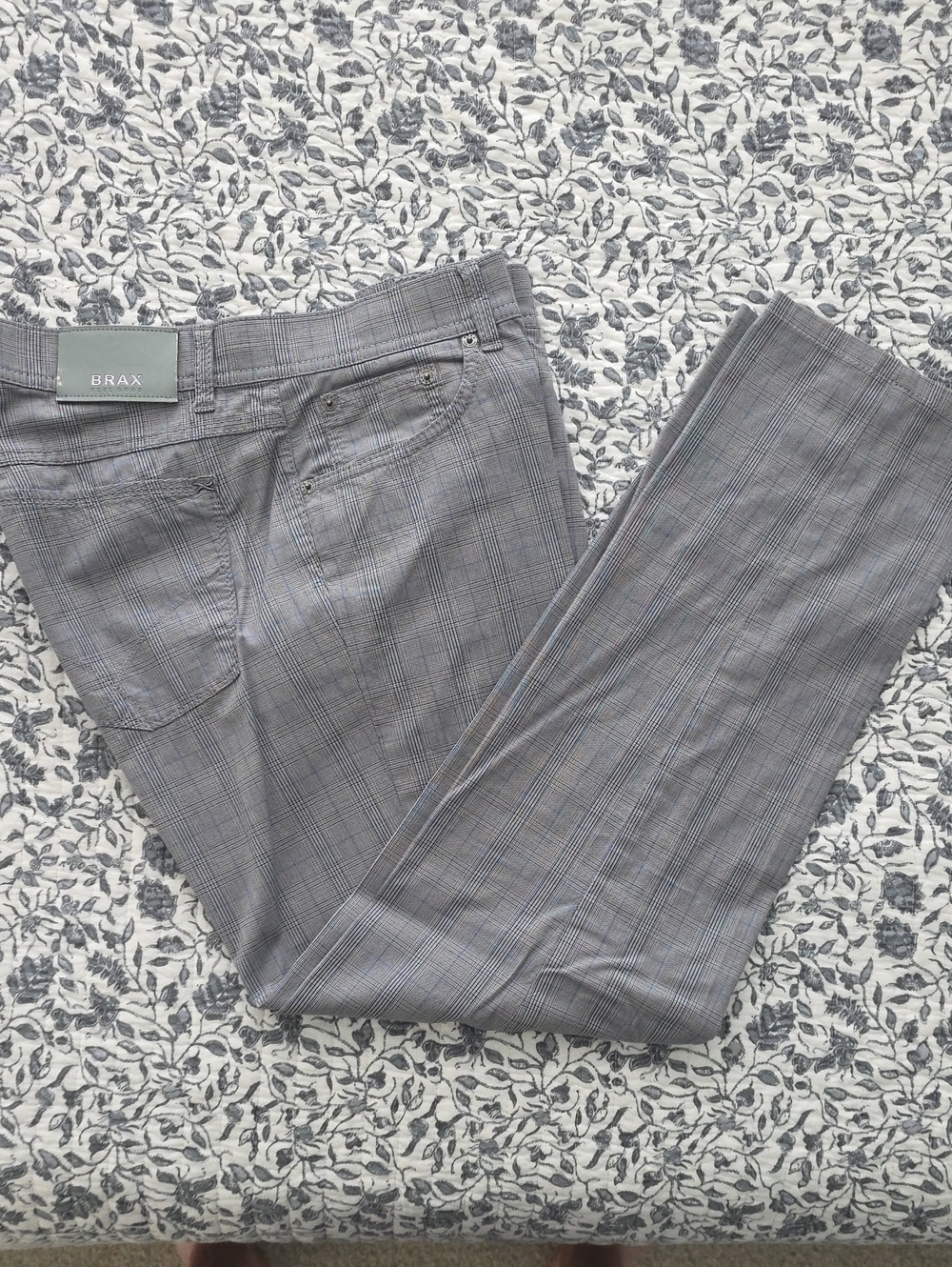 32/32 BRAX Men's Gray Plaid Dress Pants - Classic Tailored Fit